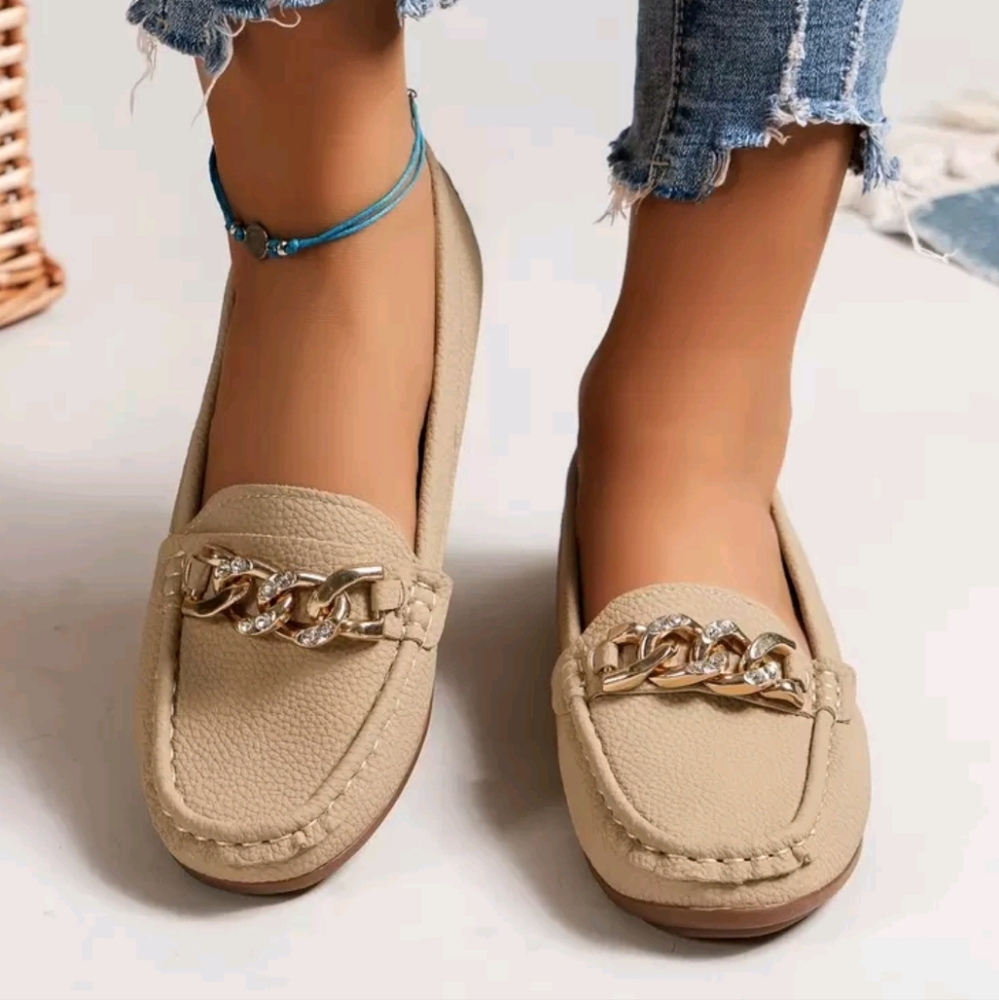 Slip On Flat Loafers with Gold Chain